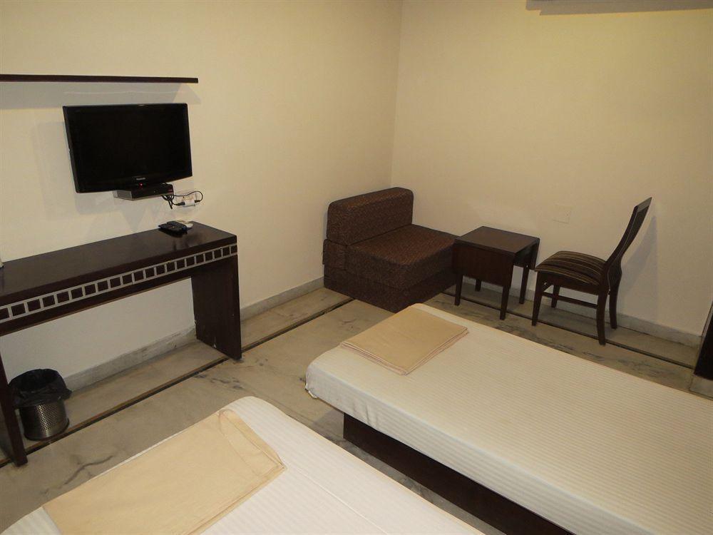 Smyle Inn - Best Value Hotel Near New Delhi Station Exterior foto