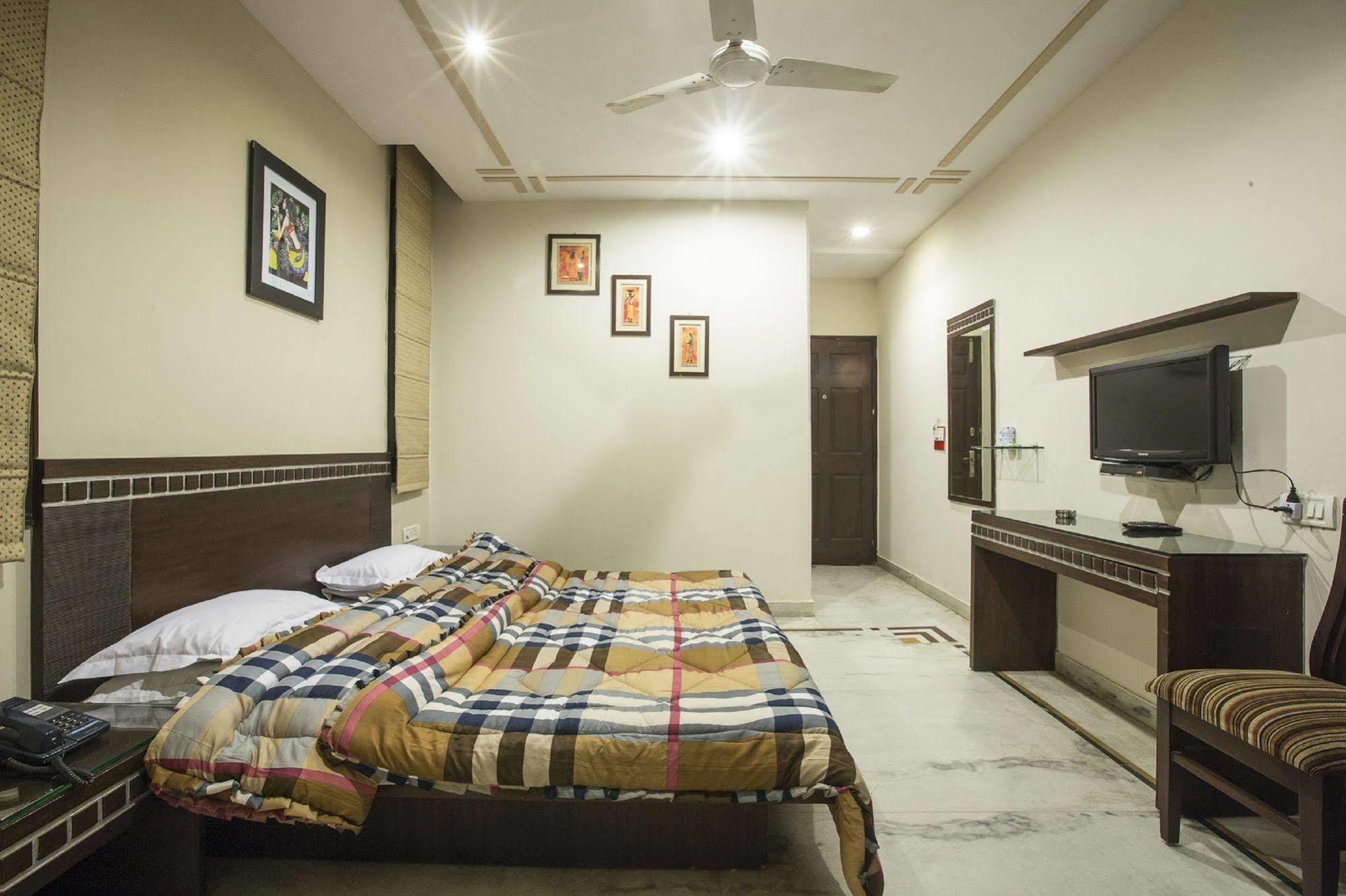 Smyle Inn - Best Value Hotel Near New Delhi Station Exterior foto