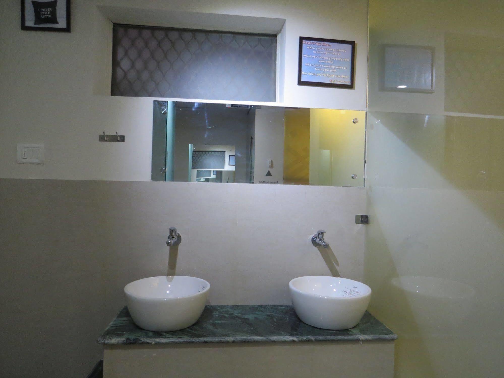 Smyle Inn - Best Value Hotel Near New Delhi Station Exterior foto