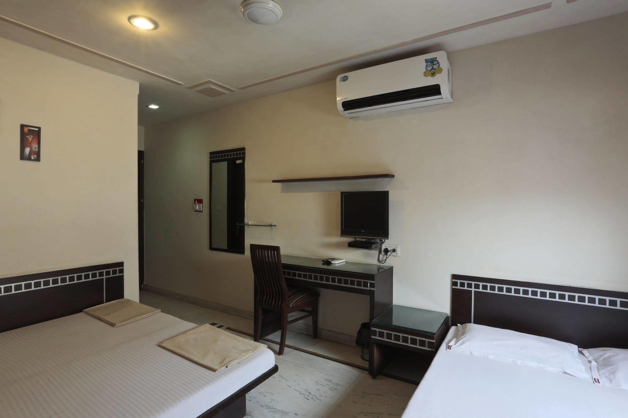 Smyle Inn - Best Value Hotel Near New Delhi Station Exterior foto