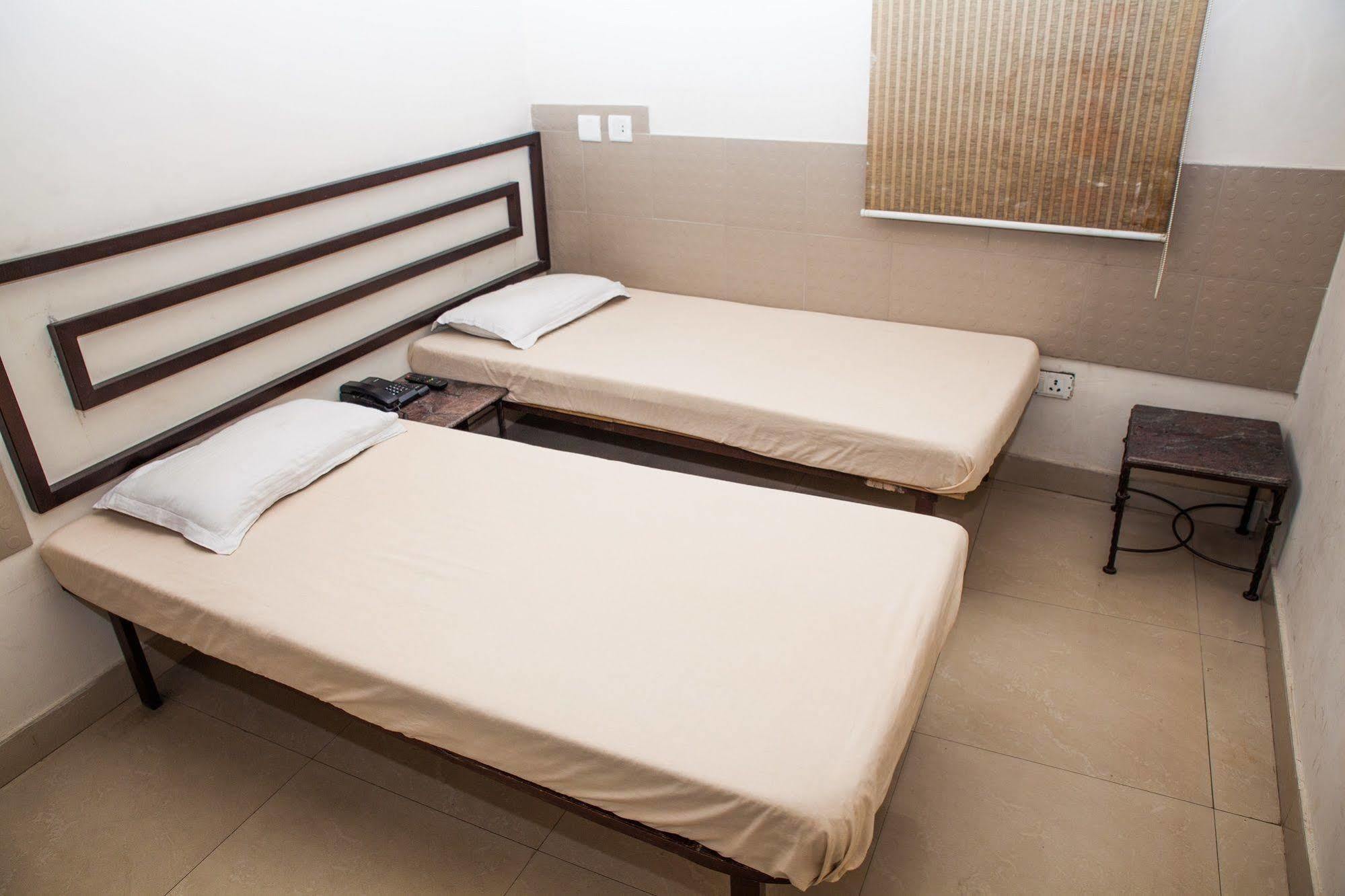 Smyle Inn - Best Value Hotel Near New Delhi Station Exterior foto