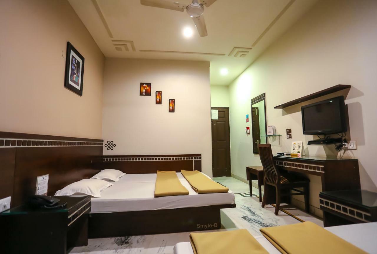 Smyle Inn - Best Value Hotel Near New Delhi Station Exterior foto