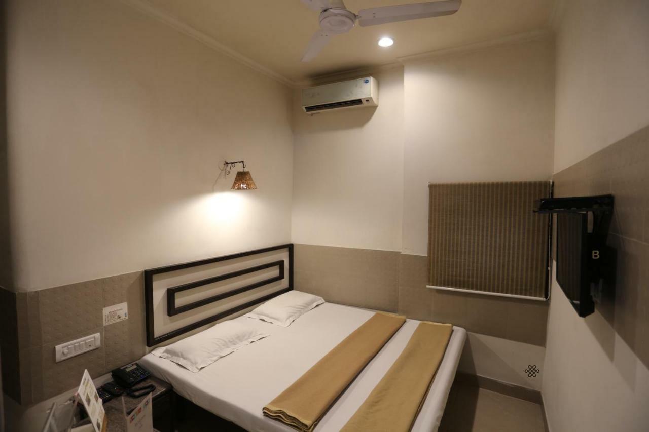 Smyle Inn - Best Value Hotel Near New Delhi Station Exterior foto